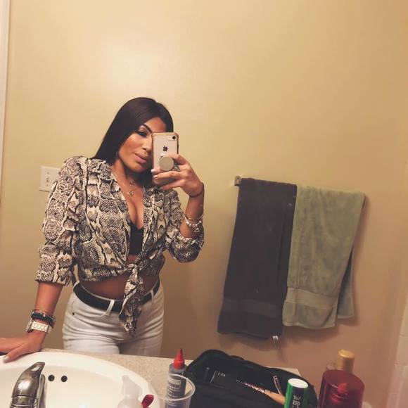 Meet your Posher, Gabriela alexandria - Picture 1 of 1